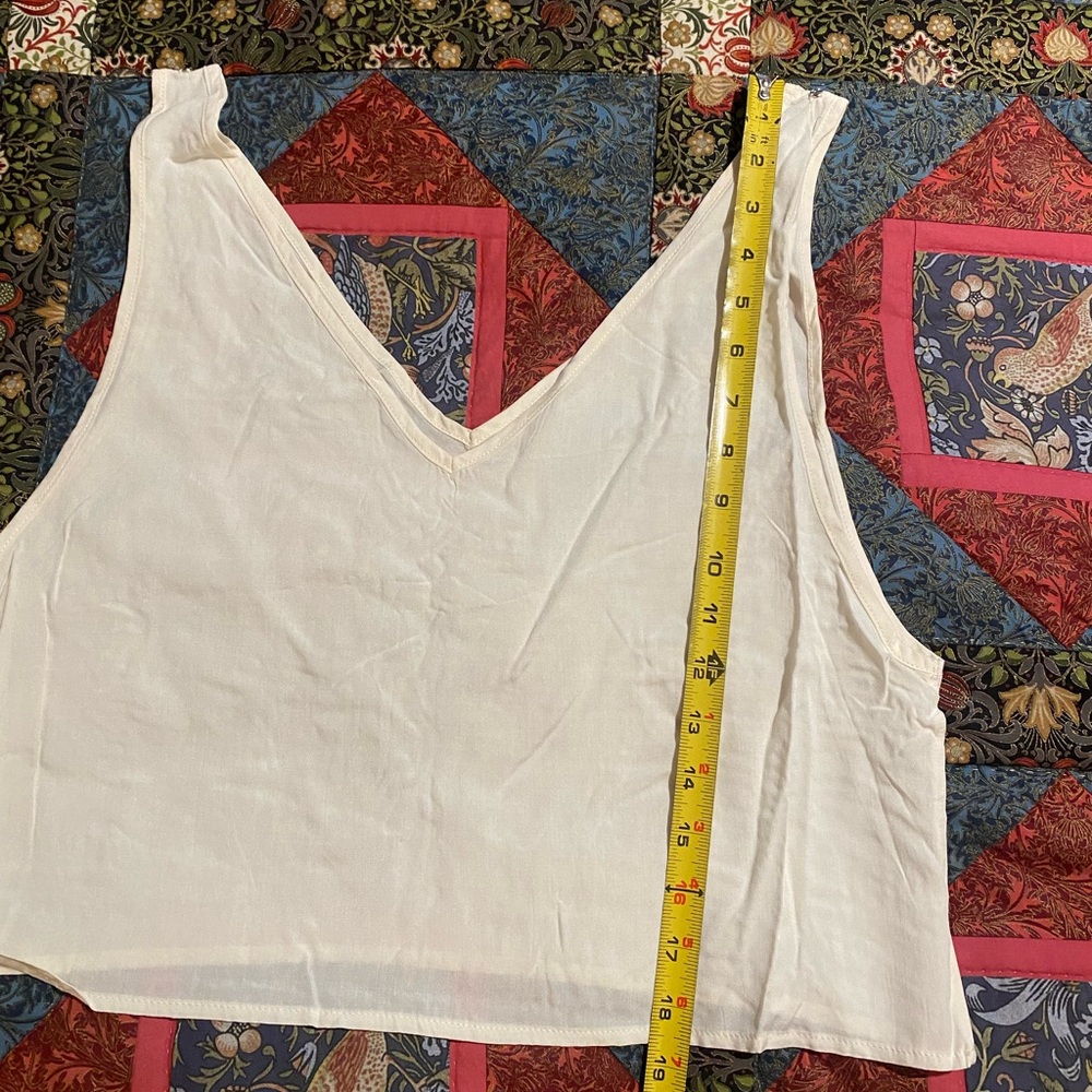 FARM Rio White Cropped Ruffled Blouse - Picture 15 of 16